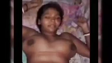 Desi guy captures on camera XXX affair with pretty village wife