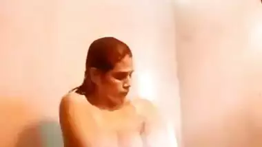 Unmarried desi bhabhi viral nude bath video