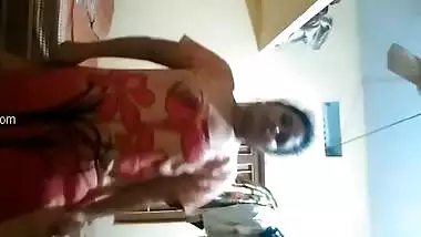 Exclusive- Sexy Look Desi Girl Showing Her Big Boobs And Pussy