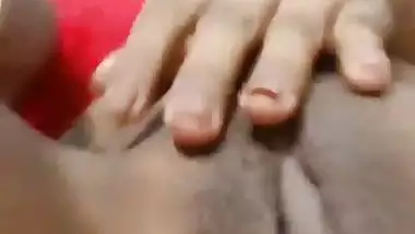 Red bra girl Indian fingering juicy wet pussy