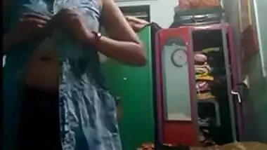 DESIINDIAN BHABHI TEASING FANS WEARING HOT CLOTHES