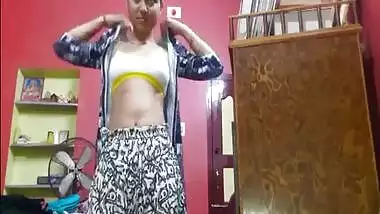 Tempting Desi teen sets camera to film her sex belly during XXX changing