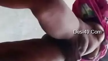 Today Exclusive- Desi Village Girl Showing Her Boobs And Pussy