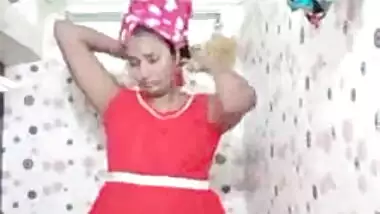 Swathi naidu wearing dress after her bath