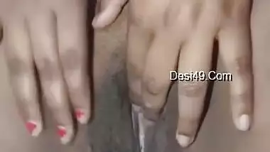 Sexy Desi Girl Showing Her Boobs And Pussy Part 3