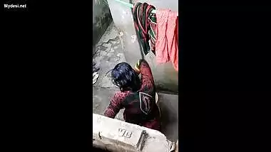 Desi married bhabhi bathing mms