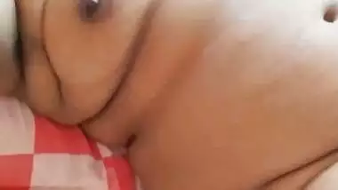 Horny Desi Aunty Playing Big Brinjal with Her Nude Body