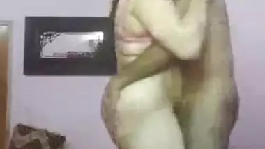 Punjabi aunty big boobs sucked by car driver