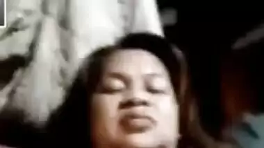 Desi aunty undresses home in XXX video to expose her trimmed pussy