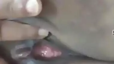 Close-up video of the unfaithful Desi wife with natural titties