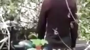 Nepali couple’s outdoor xxx video on a bike