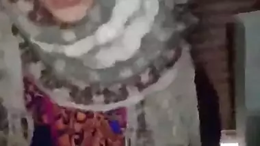 Paki Girl Blowjob And Rubbing Dick On Her Clit