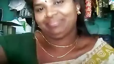 Tamil Bhabhi Shows her Boobs