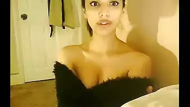 Punjabi girl Naina showing nude on free porn cam