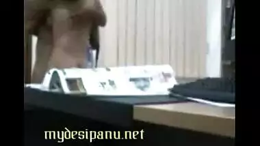 Tamil office girl fucked by boss in her cabin mms