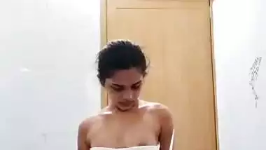 Mallu cute girl hot sexy shows her nude fringering stripping videos part 3