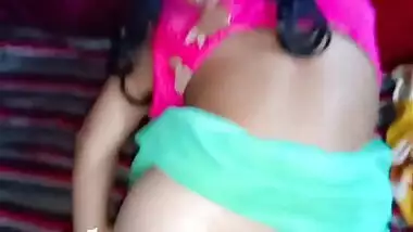 Pussy of the Desi XXX actress deserves to be brought to orgasm