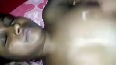 Desi wife cheats on hubby with his friend and poses for XXX video