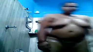 Desi Chubby Aunty bath video