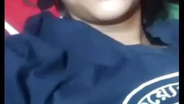 Cute Desi Girl Shows her Boobs