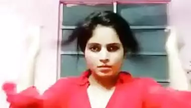 Desi Girl Showing Her Boobs
