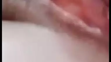 Mallu Bhabi Showing Her Boobs and Wet Pussy