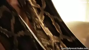 Sensual And Artistic Bollywood Babe Arouse Her Lover