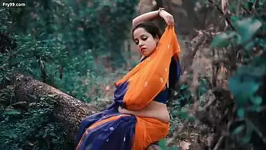 Big boobs model Tiyasha photoshoot video – 3