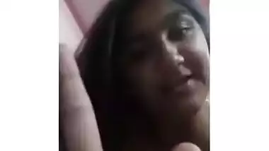 Desi babe touches her huge XXX boobs flaunting them in sex show