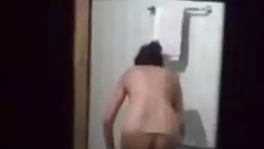Desi Girl Captured In Bathroom