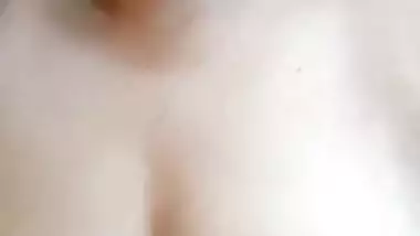 Sexy Bengali Boudi showing her cute boobs