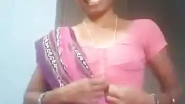 Telugu housewife showing her boobs pussy