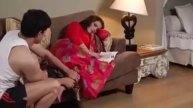 Malik Ke Jaane Ke Baad Nouker Ne Choda With Indian Bhabhi, Desi Bhabhi And Indian Aunty