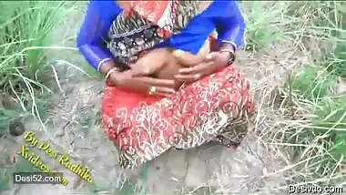 Desi hot sexy village bhabi fuck in field