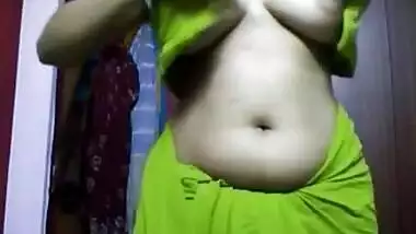 Indian Muslim Housewife Exposed Herself On Demand