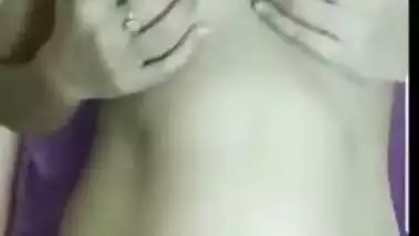 Solo XXX show of the Indian webcam model with tattoo on the tummy