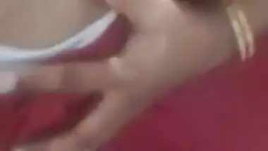 Desi girl showing her boobs...