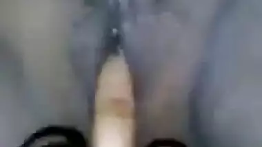 Desi milf showing boobs and vagina fingering -...