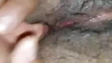 Desi hairy pussy closeup n fucking wid loud moaning