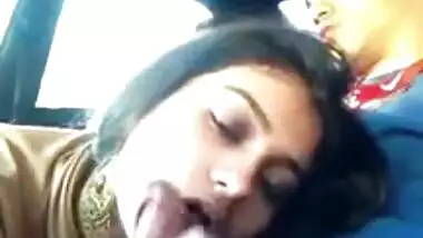 Hot NRI babe sucking BF on lunch break in car part 2