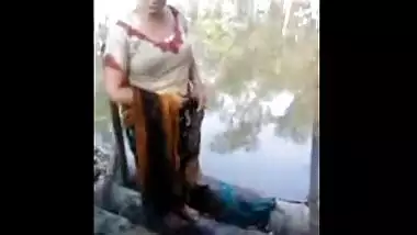 Outdoor free porn bathing of village bhabhi captured secretly