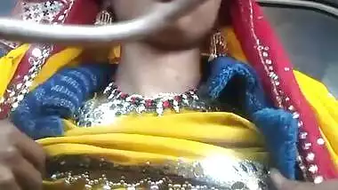 Village bhabhi showing melons