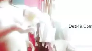 Webcam video of good-looking Desi girl oiling wonderful body