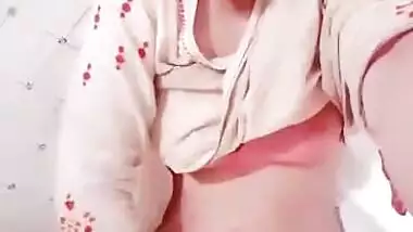 Horny Desi Girl Fingering Vdo