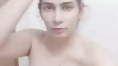 Desi bhabhi fully nude bathing video