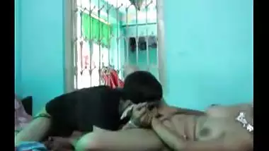 Sexy girl satisfying horny bf in bed