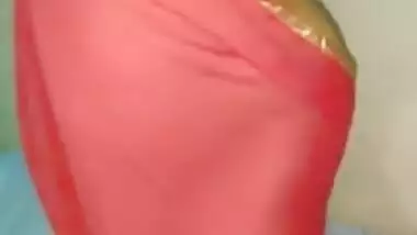 Bhabhi showing big ass