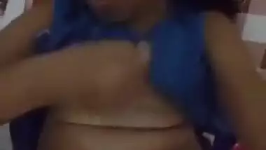 Cute Lankan Girl Shows Her Boobs And Pussy