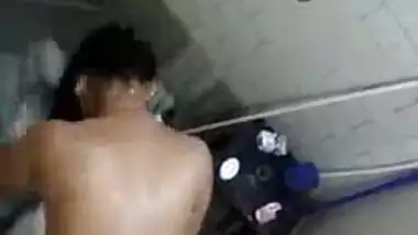 Hot Mallu Aunty Caught While Bathing