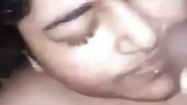 Taking cumshot on face